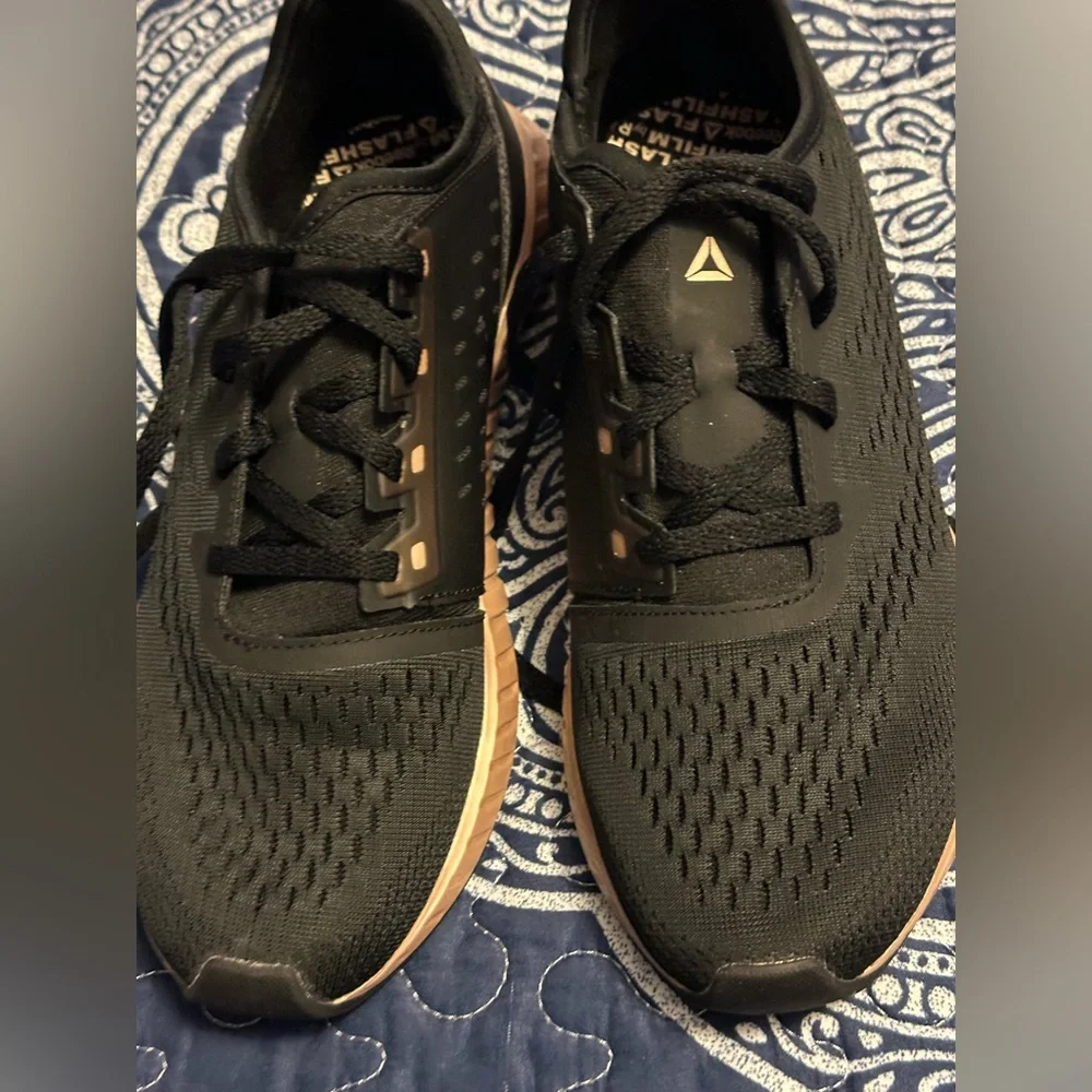 Reebok Flash Film Woman’s Size 7 Sneaker never been worn - Picture 11 of 13